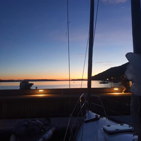 Un magnifique coucher de soleil après un test de voile réussi
